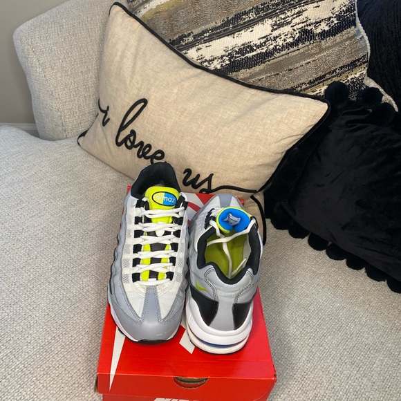 Nike air max 95 size 6 colors are grey, black, white, green and blue - Picture 3 of 3